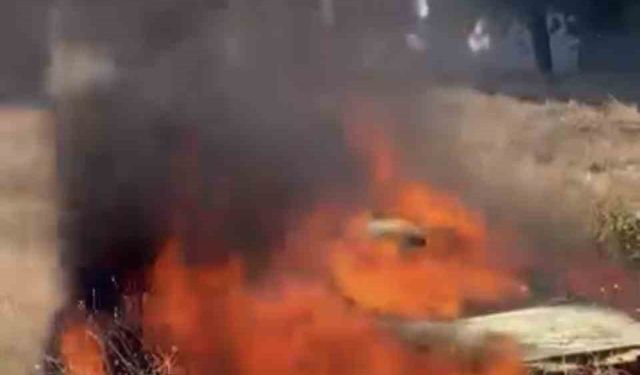 Terk edilmiş otomobil alev alev yandı