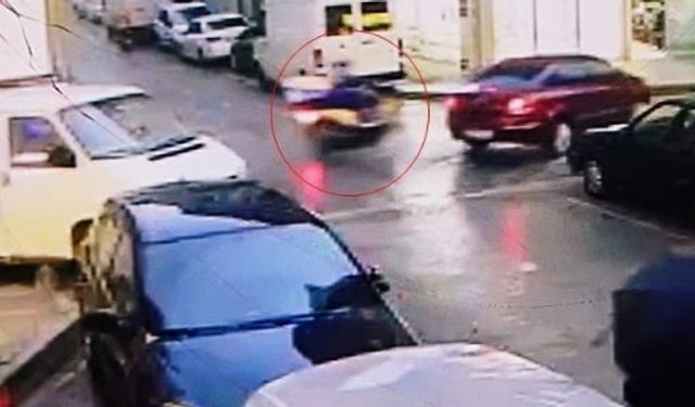 Ters yönden çıkan otomobile çarpmamak için kaza yaptı: O anlar kamerada