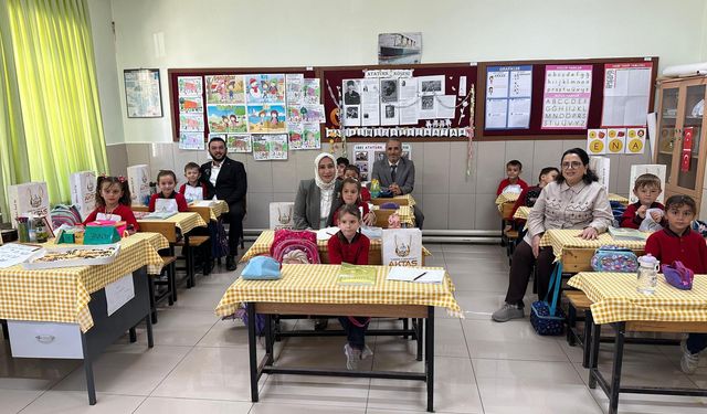 Aktaş’ta bilişim sınıfı açıldı, öğrencilere kırtasiye desteği verildi