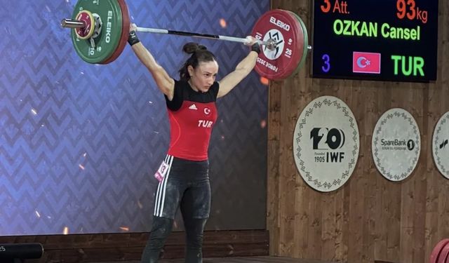 Niğdeli sporcu Cansel Özkan’dan dünya üçüncülüğü