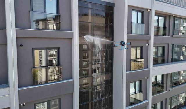 Cam temizliğine yeni soluk: Dronlar camcı oldu