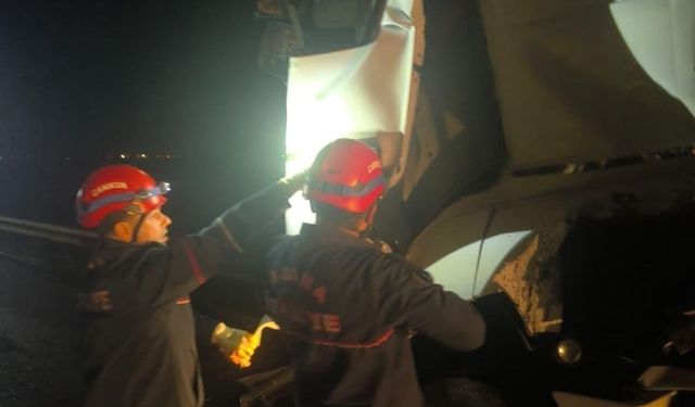 Adana’da tır, otobüse arkadan çarptı: 14 yaralı