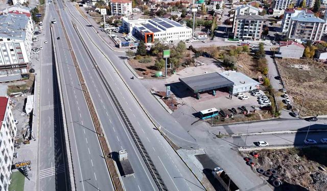 Akaryakıt istasyonuna giden yollar kapatıldı