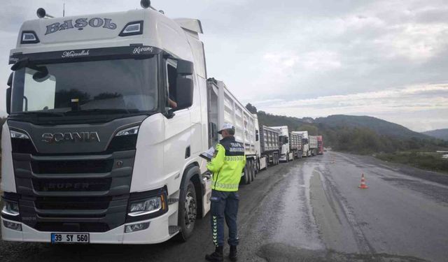Jandarmadan tır ve kamyonlara branda denetimi