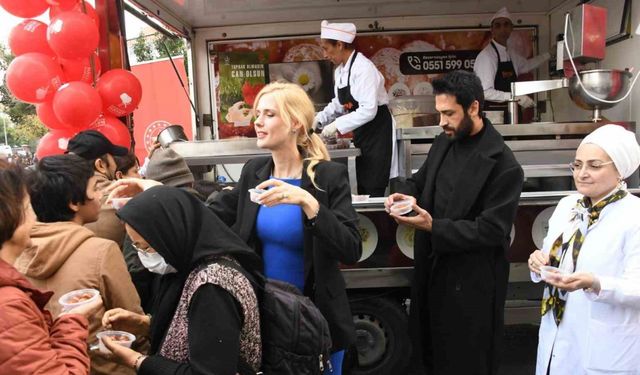 Anlamlı buluşmada lokma dağıttılar