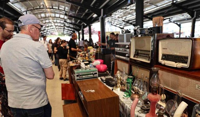 Antikacılar kendi yerinde kendi gününde