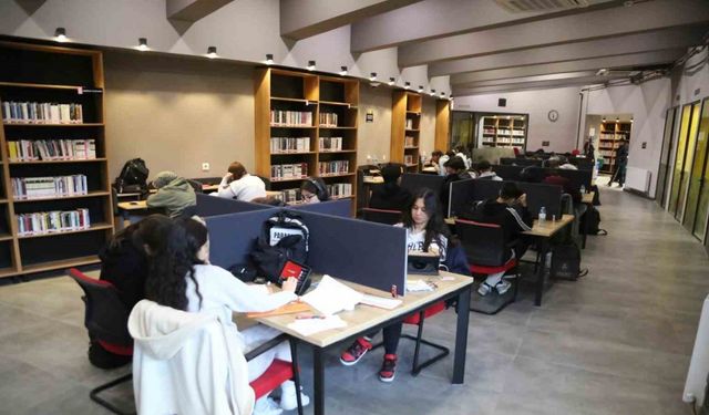 Ara tatilde Melikgazi’nin Akıl Küpü Kütüphaneleri dolup taşıyor