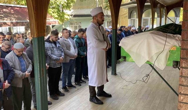 Boynu kesilen anne toprağa verildi, engelli oğlu adliyeye sevk edildi