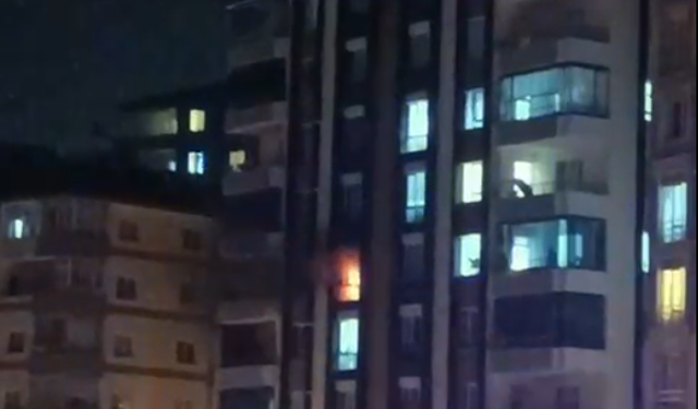 Niğde’de 10 katlı apartmanda yangın