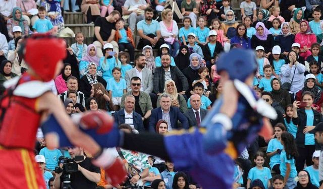 Geleceğin yıldız kungfucuları şampiyon ikiz kardeşler göz dolduruyor