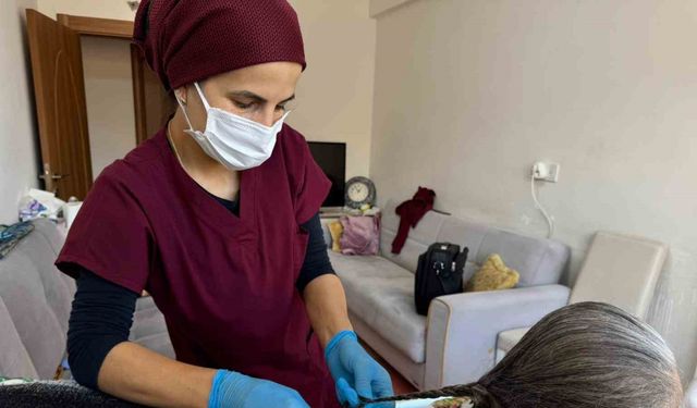 Evde bakım hizmeti gönüllere dokunuyor