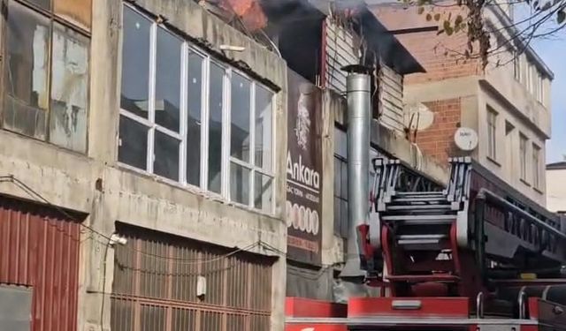 Mobilya imalathanesinde yangın