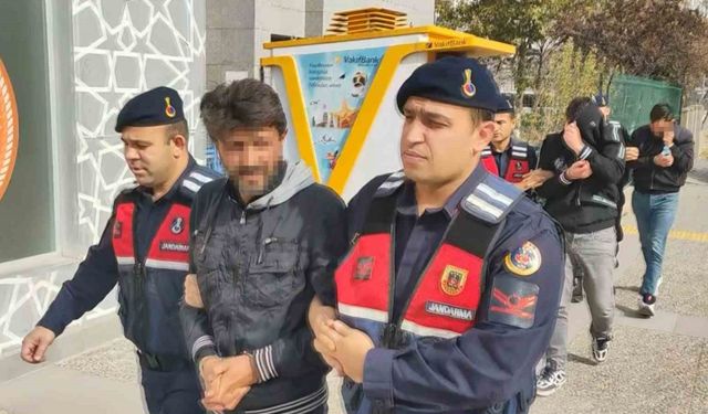 Jandarma baskınında 1 kilo kokain, 2 kilo esrar ele geçirildi