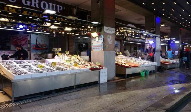 Son 35 yılın en bereketli hamsi sezonunu yaşıyor