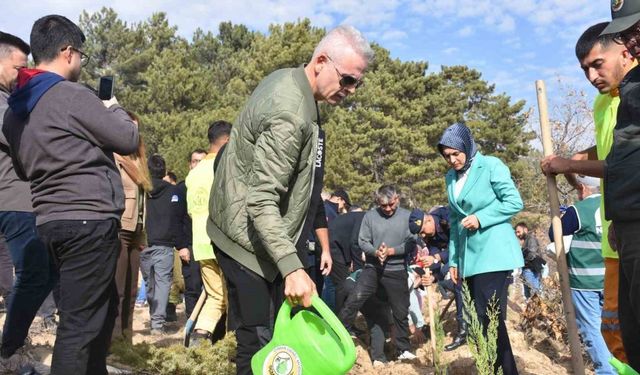 ‘Milli Ağaçlandırma Günü’nde 5 bin fidan toprakla buluşturuldu