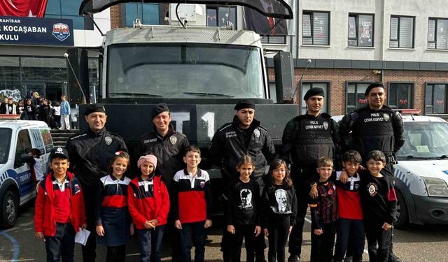 Minik kızın başkanlık vaadi protokol üyelerini harekete geçirdi