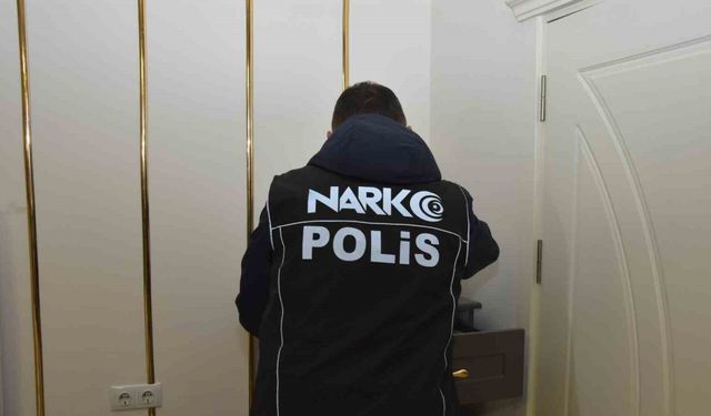 Hava destekli uyuş *turucu operasyonunda 40 gözaltı