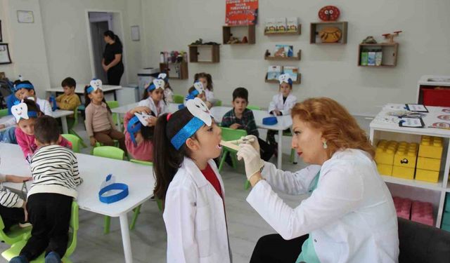 Öğrencilere ağız ve diş sağlığı eğitimi verildi