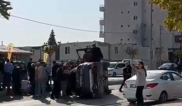 Otomobille çarpışan araç devrildi: 1 yaralı