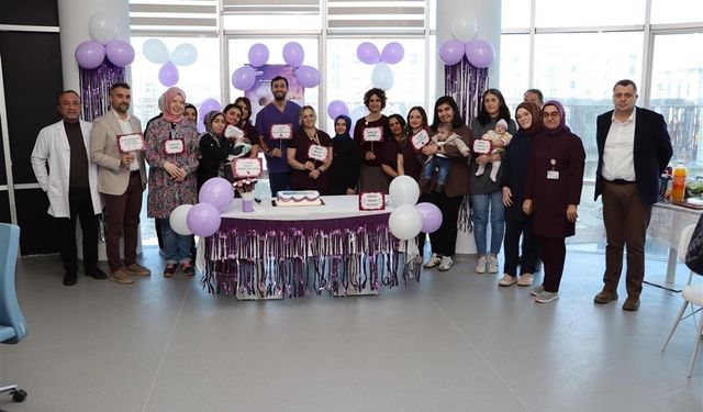 Prematüre bebeklere pastalı kutlama