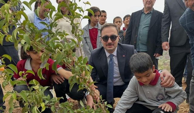 Sincik’te öğrencilerden yeşil bir gelecek için fidan dikimi