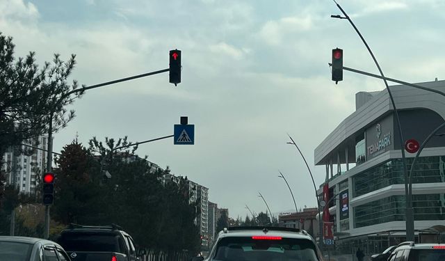 Niğde’de AVM yoluna trafik ışığı koyuldu