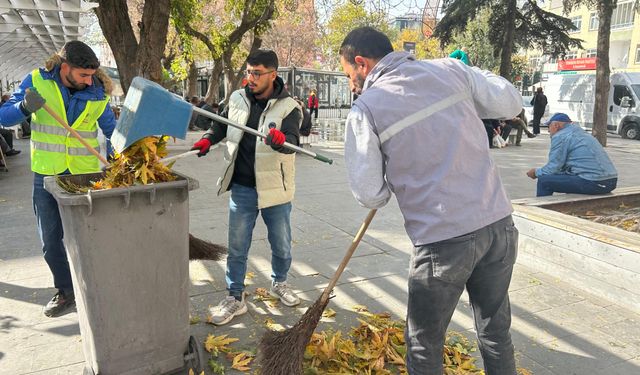Niğde’de Şadırvan Park sonbahar temizliğiyle düzenleniyor