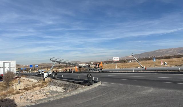 Niğde’de kamyon EDS direğine çarptı: 1 yaralı