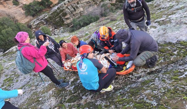 Yürüyüş yaparken dere yatağına düşen şahıs kurtarıldı