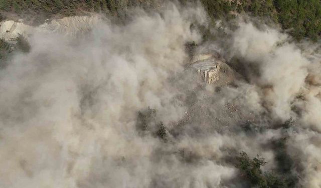 Yol yapım mücadelesi, patlama anı film sahnesini aratmadı