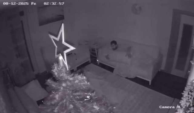 4.3 ile sallandı, deprem anı güvenlik kamerasına yansıdı