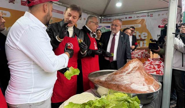 Çiğ köfte festivali: 5 ton çiğ köfte dağıtıldı