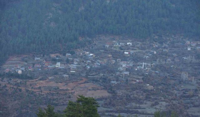Bu köyde güneş ancak saat 12.30'da görülebiliyor