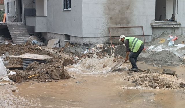 Delinen doğal gaz borusu ekipleri alarma geçirdi