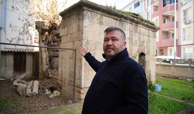 Tarihi türbe restore edilmeyi bekliyor