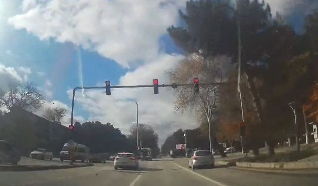 Hatalı şerit değiştirme kazaya neden oldu