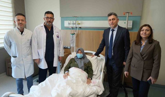 Kadın hasta, kadavradan yapılan böbrek nakli ile sağlığına kavuştu