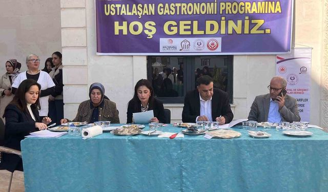 Genç kursiyerler yöresel yemeklerle hünerlerini sergiledi