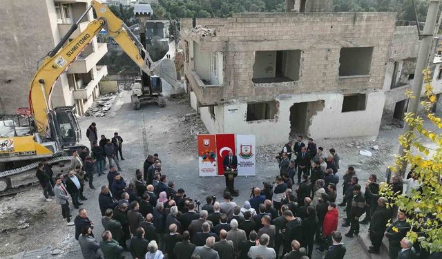 Gülpınar: 'Bazıları konuşur bazıları yapar'