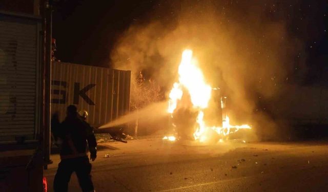 Alevlere teslim olan tır kullanılamaz hale geldi