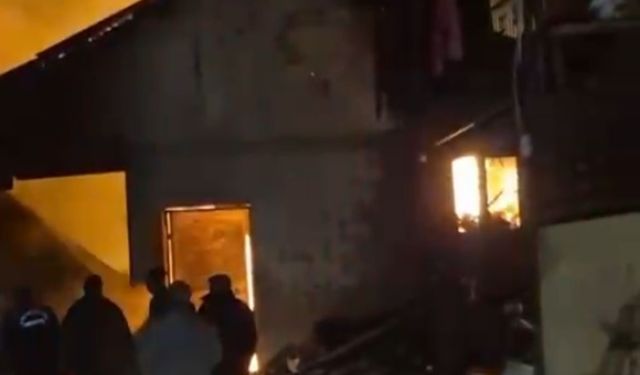 Ahır ve garajda çıkan yangın söndürüldü