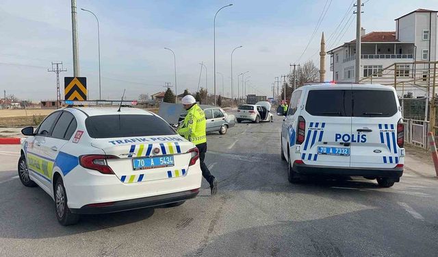 Otomobiller çarpıştı: 3 yaralı