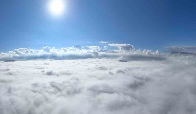 Sis bulutlarının üzerinden görüntüler hayran bıraktı