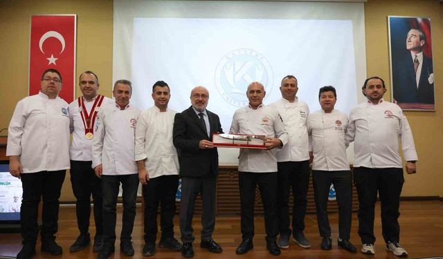 Geleceğin mutfak şefleri ve aşçilari önlüklerini giydi