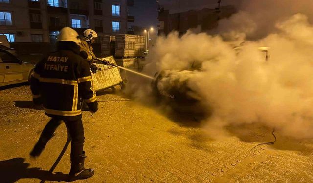 Hafif ticari araç yandı