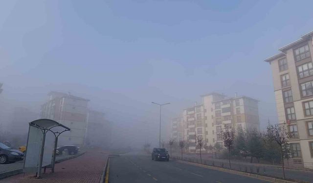 Güne sisli bir havada uyandı