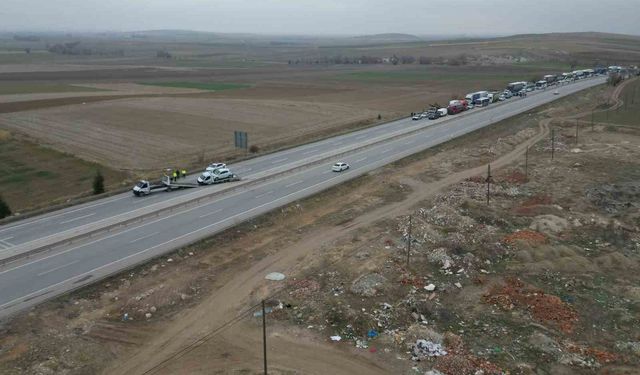 Maddi hasarlı kaza kara yolunu tek yönlü ulaşıma kapattı