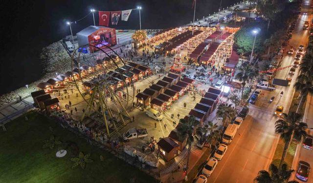 Mersin'de Yılbaşı Pazarı ışıl ışıl coşkuyla kapılarını açtı