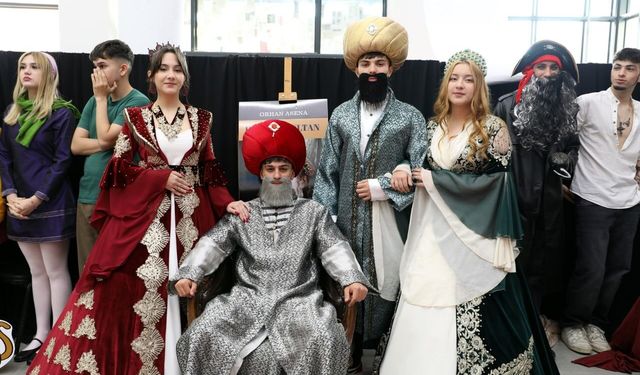 Öğrenciler roman kahramanlarını tanıttı