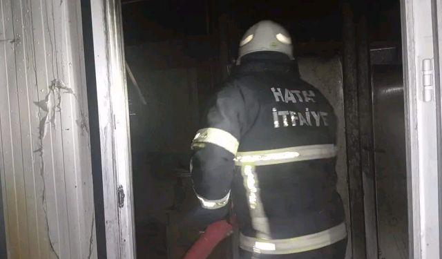 Yanan konteyner kullanılamaz hale geldi